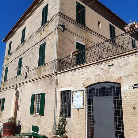 Palazzo Tuemi * Castelplanio