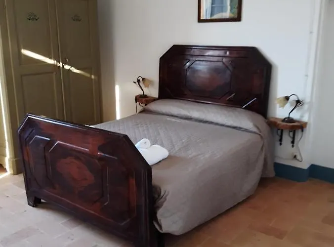 Palazzo Tuemi * Castelplanio